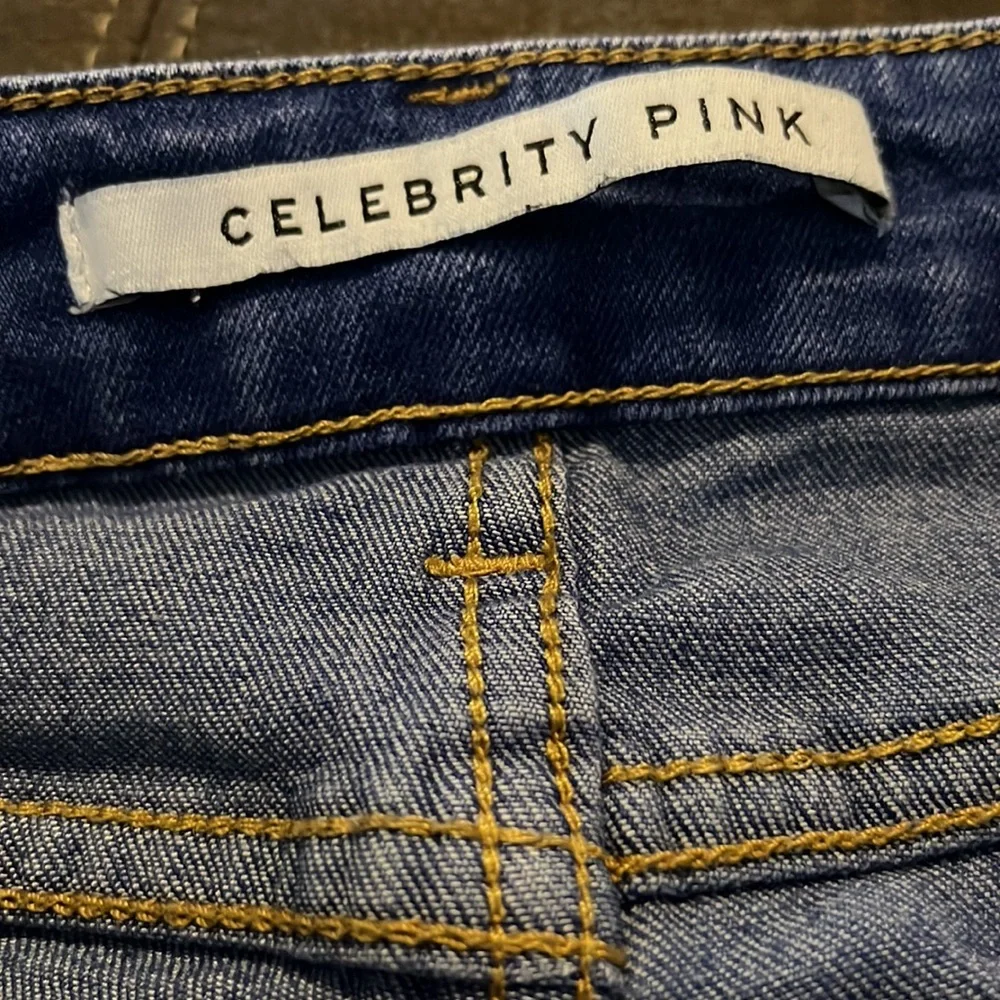 Shorts - Picture 3 of 4